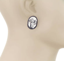 Load image into Gallery viewer, Western Rope Edge Cactus Stud Earrings: Silver
